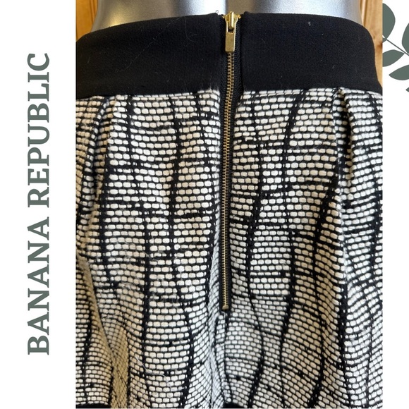 Banana Republic Black White Asymmetrical Faux Wrap Tweed Wide Band Hem Size 4 - Picture 9 of 10